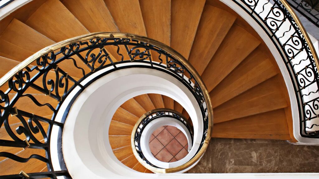 Downward spiral staircase