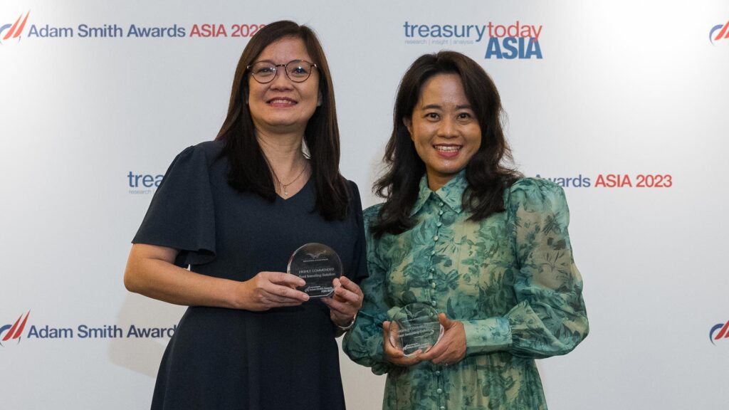 Photo of Lim Li Li, Wearness Starchase Group and Shirley Leong, HSBC.