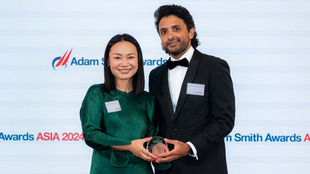 Photo of Celine Wu, J.P.&nbsp;Morgan collects the award on behalf of Ørsted Asia Pacific.
